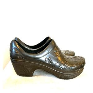 Dansko Embossed clog